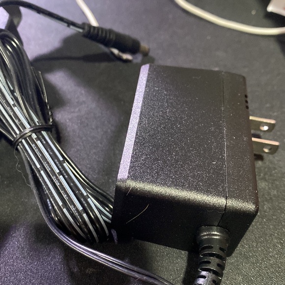 Netgear wireless router ac 1200 Wi-Fi cable modem router model C6220 - Picture 3 of 5